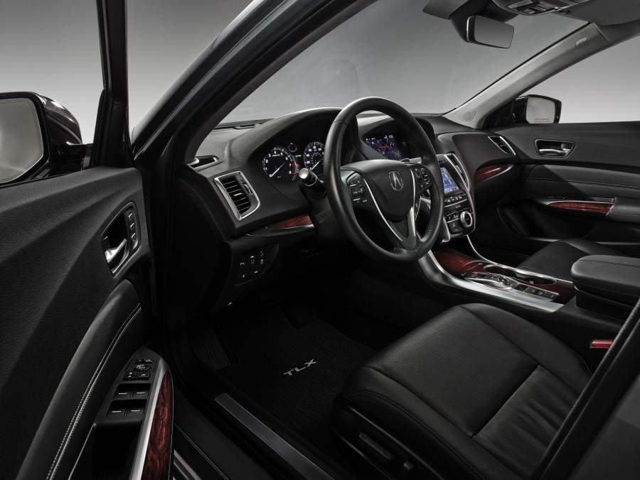 Интерьер Acura TLX 3.5L V6 SH-AWD 2015 года  (фото 24 из 91)